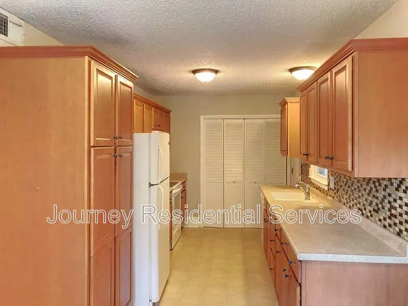 3 bed, 1.5 bath, 1056 sqft, $1,400 — Photo 4