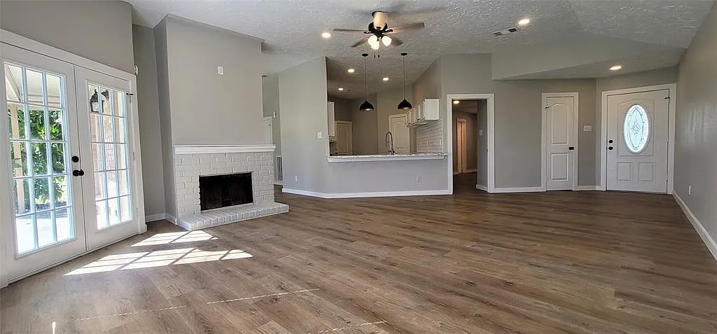 3 bed, 2.0 bath, 1615 sqft, $2,199 — Photo 4