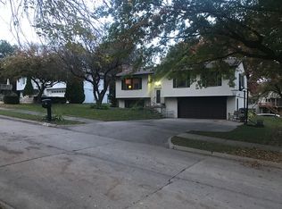 1126 Village Farm Ct, Iowa City, IA 52240