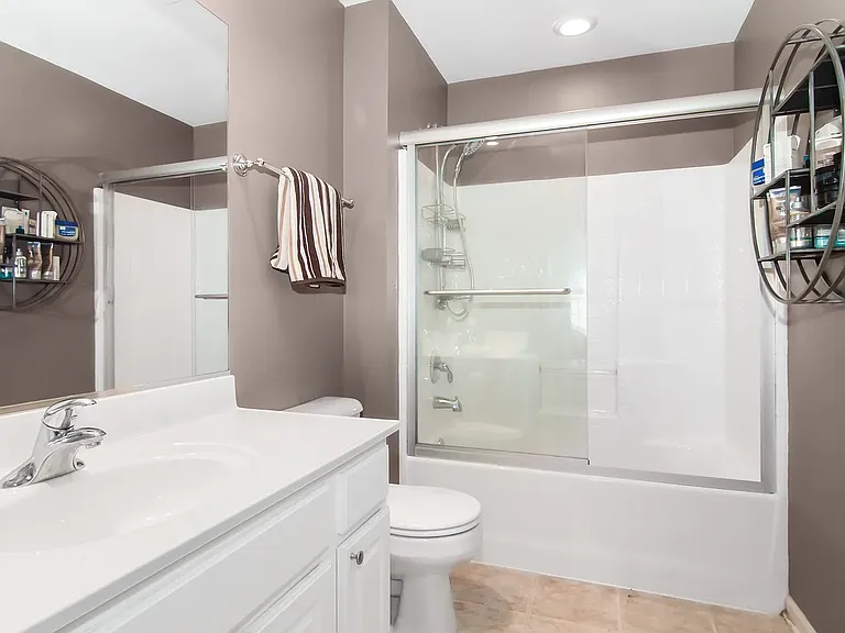 423 Vaughn Cir — Photo 12