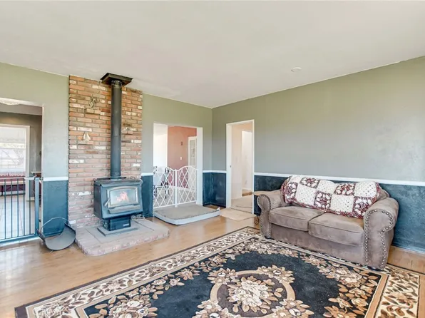 6424 Coyote Trl, Oak Hills, CA 92344