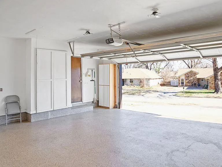 9724 Kent Dr — Photo 14