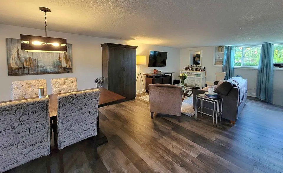 3 bed, 1.5 bath, 1350 sqft, $2,000 — Photo 3