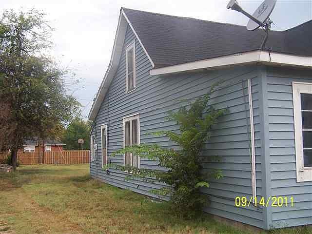 2nd image of 105 W 3rd St