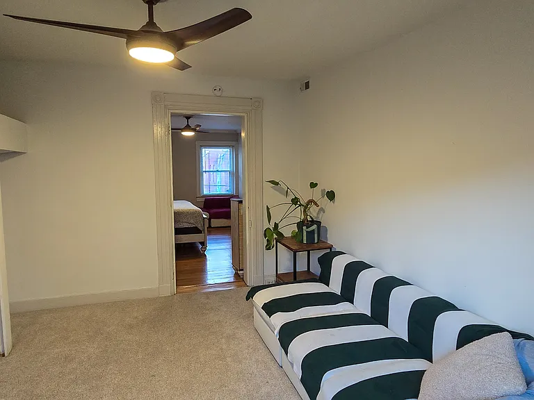 209 W Clay St — Photo 33