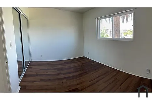 390 W 1st St #6 Photo 1