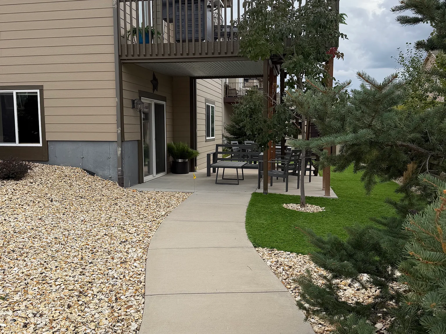 3 bed, 1764 sqft, $2,200 — Photo 2