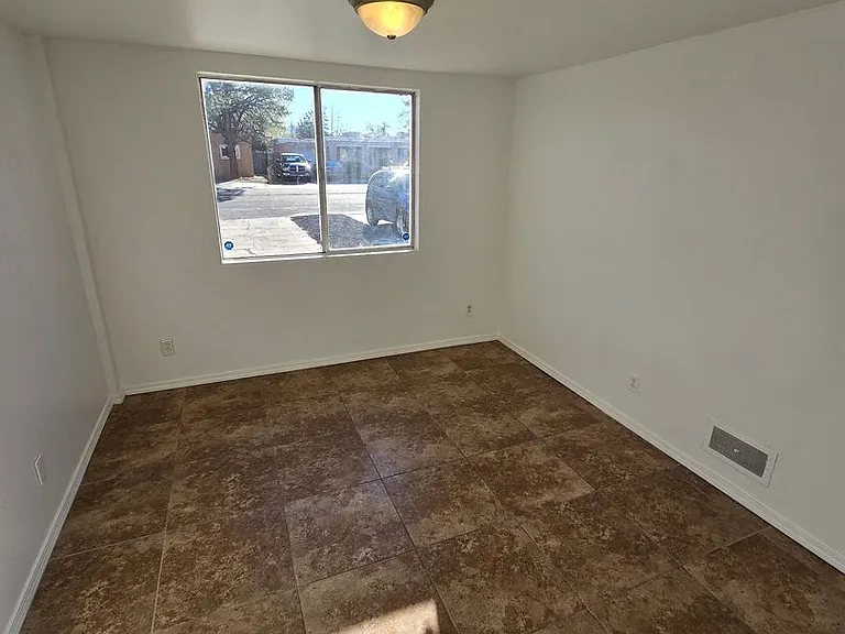 825 Monroe St NE — Photo 7