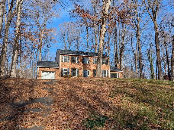 2nd image of 406 Nob Hill Dr