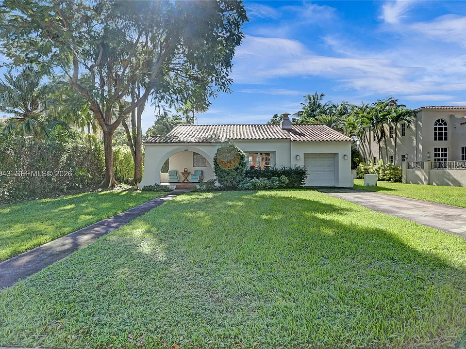 2214 Segovia Cir