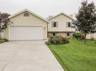 8313 Shale Dr, Madison, WI 53719