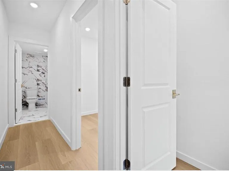 2215 N Mutter St — Photo 20
