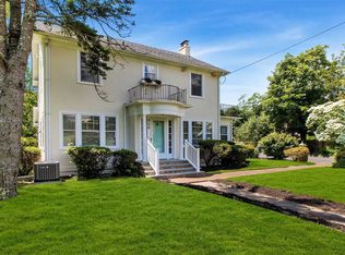 S Country Rd, Patchogue, NY 11772