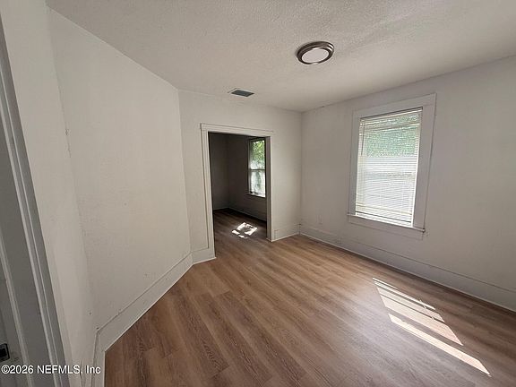 4th image of 1658 W 4th St