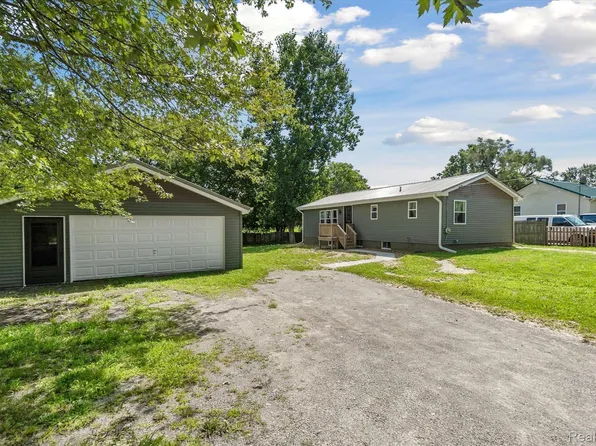 8214 Rockwood Ave, Mount Morris, MI 48458