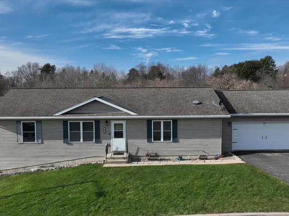 1094 North Star Cir, Hillsboro, WI 54634