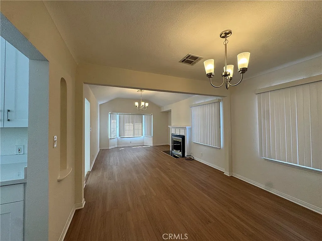 4 bed, 1800 sqft, $4,985 — Photo 2