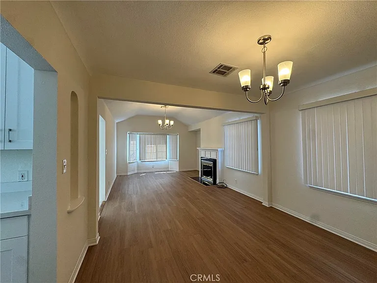1130 Spazier Ave — Photo 2