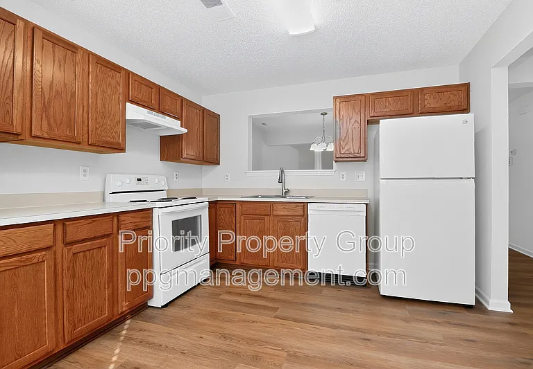 3204 Barons Court Rd — Photo 6
