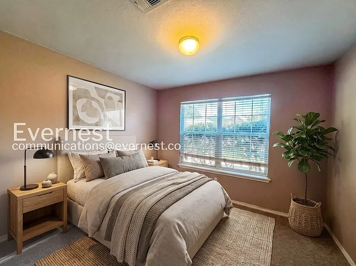4 bed, 2.0 bath, 1711 sqft, $1,945 — Photo 3