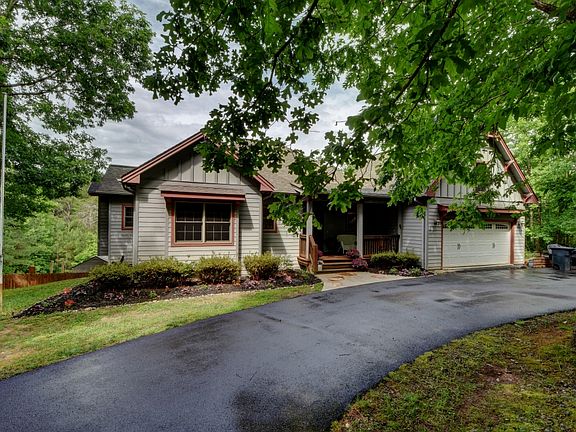 3rd image of 2107 Gordon Dr