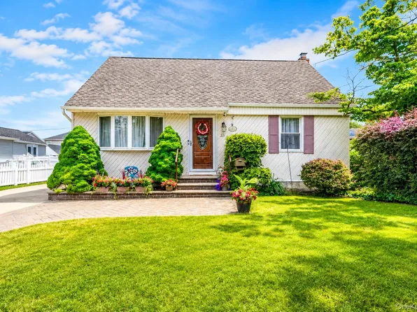 26 Rhode Avenue, Merrick, NY 11566