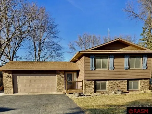 1727 Hodgson Rd, North Mankato, MN 56003