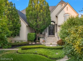 17862 Parkshore Dr, Northville, MI 48168