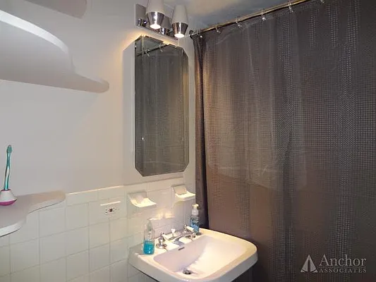 Rented by Anchor Associates | media 23