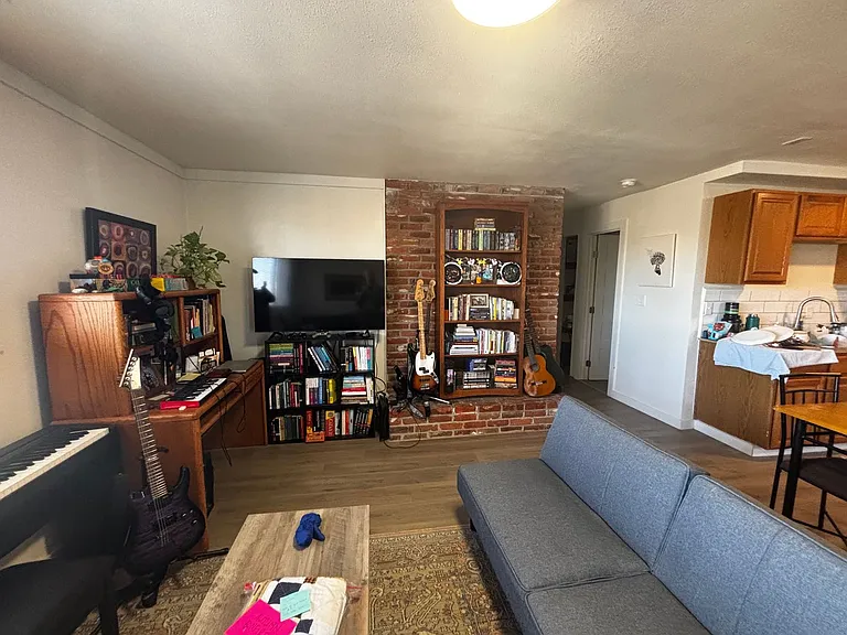 415 N Van Buren St — Photo 4