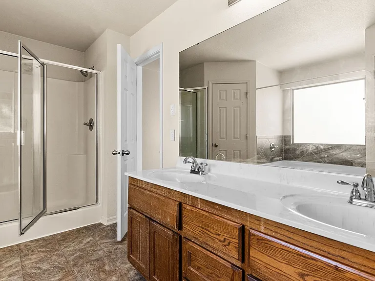 3408 Logsdon St — Photo 6