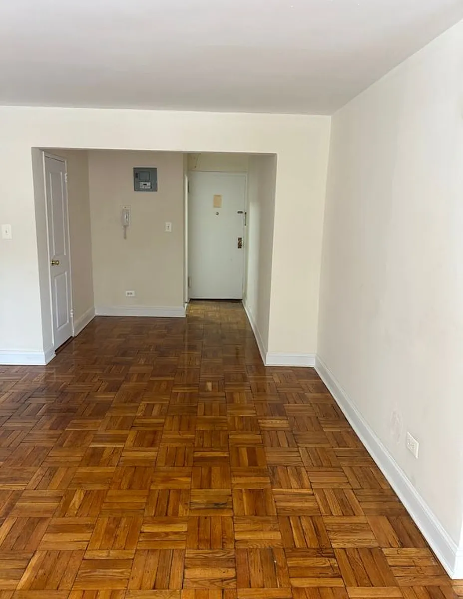 Building Photo - 3301 Nostrand Ave #2H
