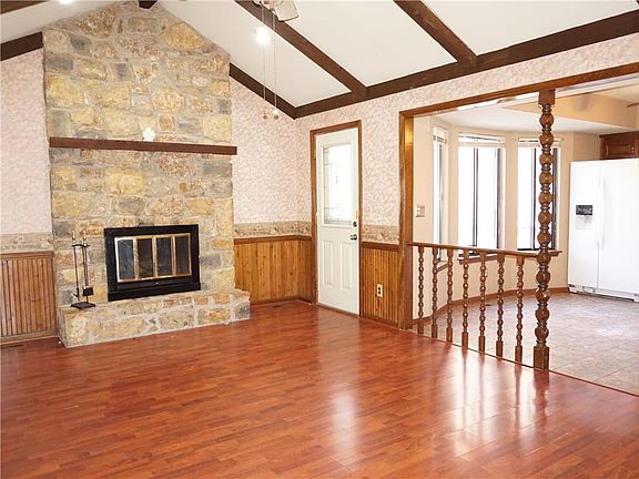 5th image of 11724 Crystal Dr