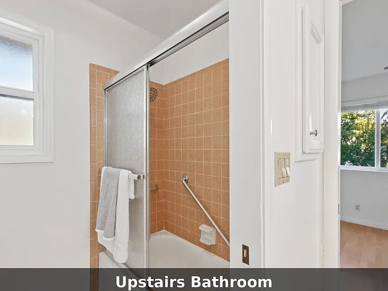 325 E 8th St #5 — Photo 27