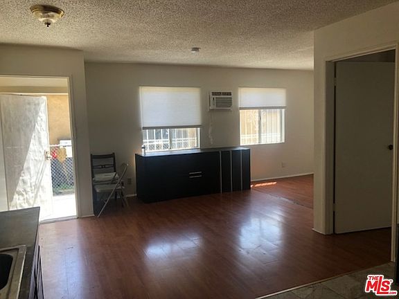 5th image of 424 1/2 N Harvard Blvd