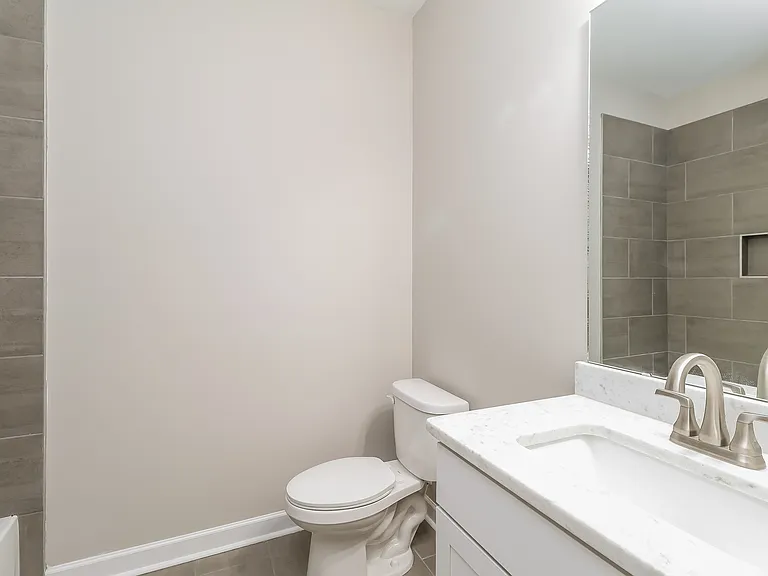 1020 N Oakwood St — Photo 13