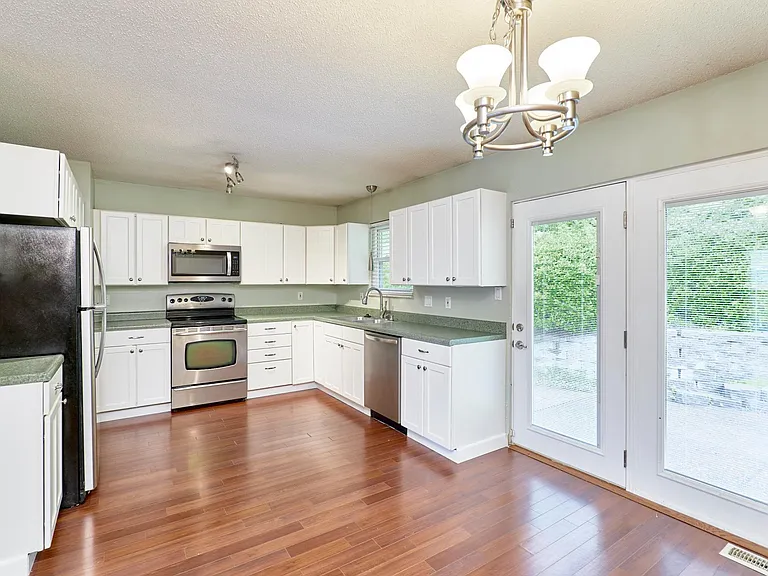 6001 La Chateau Ct — Photo 6