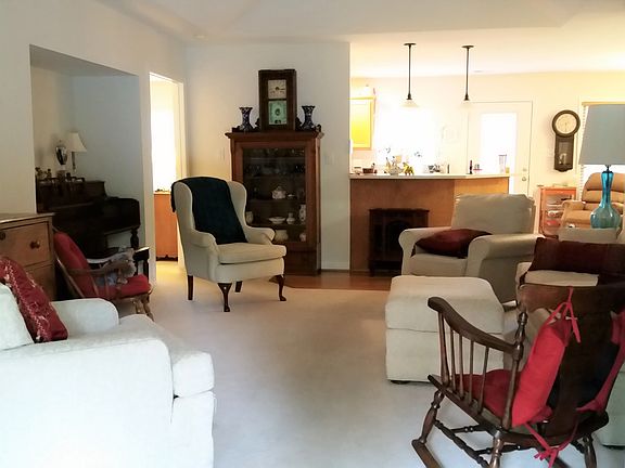 5th image of 157 Laurelwood Dr #A