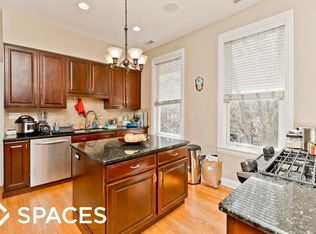 1254 W Henderson St APT 2F, Chicago, IL 60657