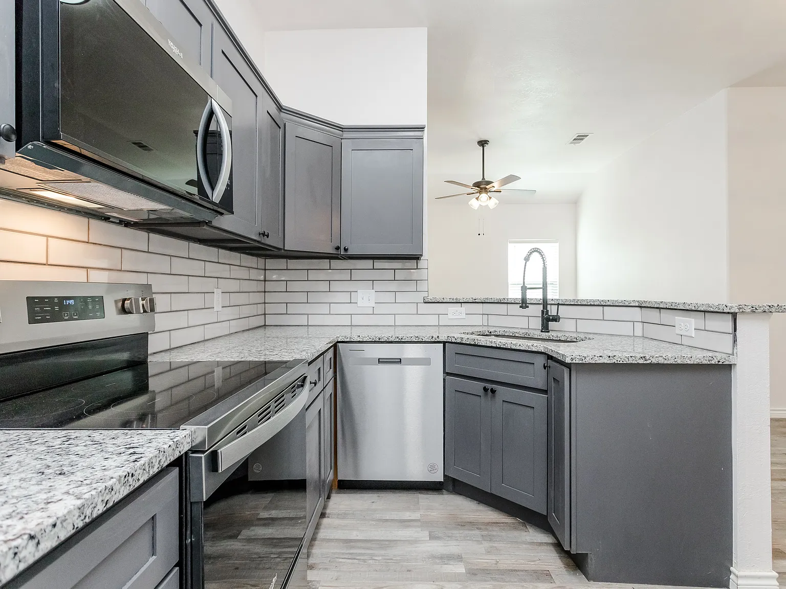 3 bed, 1140 sqft, $1,995 — Photo 3