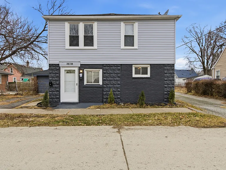 26739 W Outer Dr #1 — Photo 7