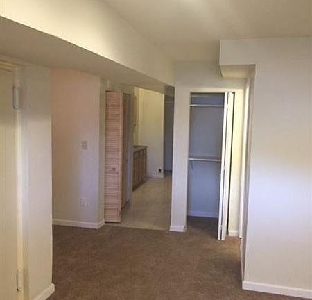 1424 EASTERN B2 LIV,DIN,KIT