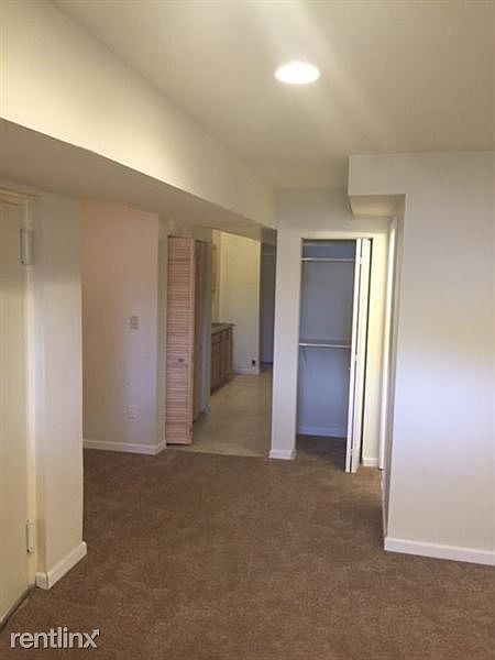 1424 EASTERN B2 LIV,DIN,KIT