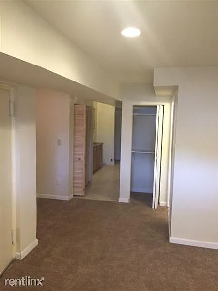 1424 EASTERN B2 LIV,DIN,KIT