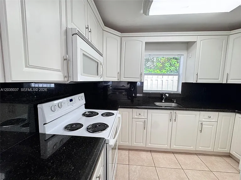 1801 NE 25th Ave #3 — Photo 6