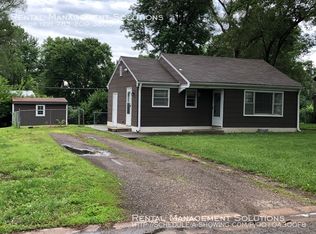 2304 SW Seabrook Ave, Topeka, KS 66614