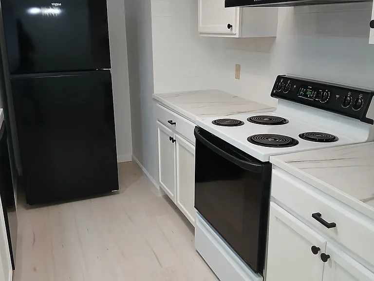 1116 Valley View Dr #C — Photo 2