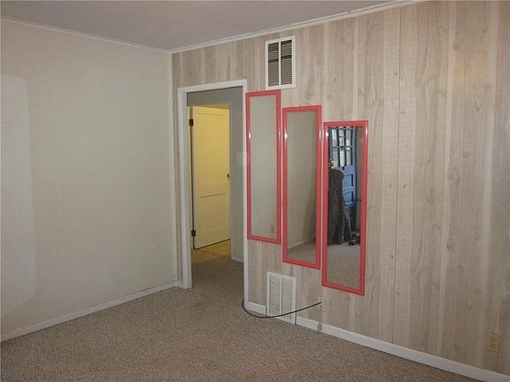 5th image of 3124 Charles St