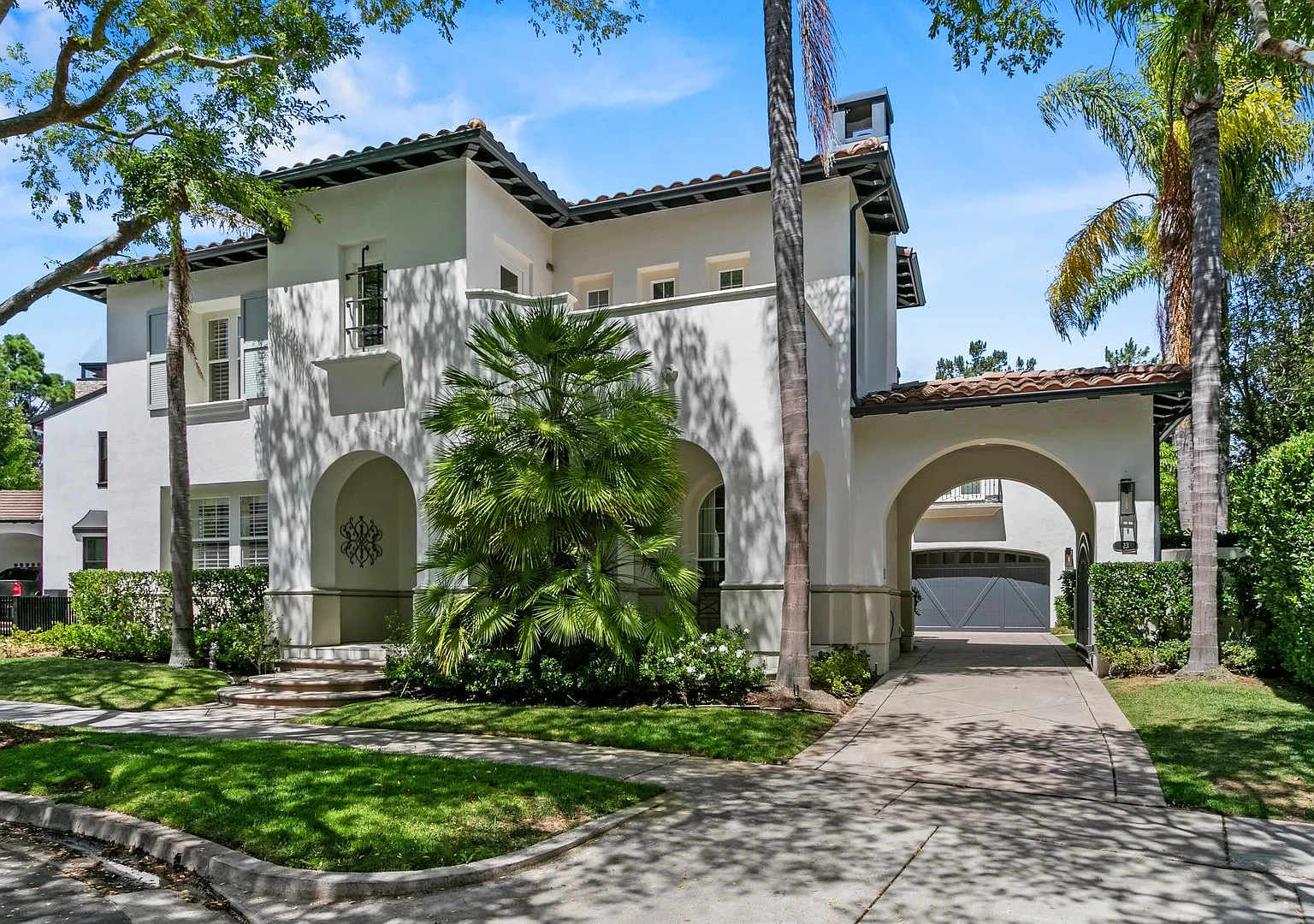 Bonita Canyon Luxury Estate With Pool — Photo 1