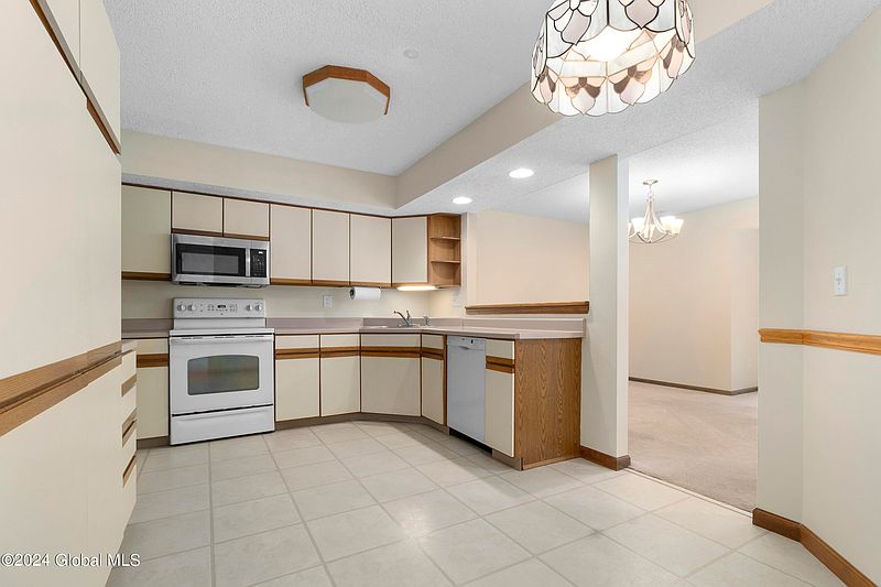 5th image of 5 Rusfield Drive
